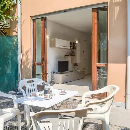 Comfortable Flat With Garden And Pool! Lejlighed