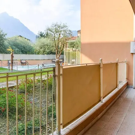 Comfortable Flat With Garden And Pool! * Toscolano Maderno