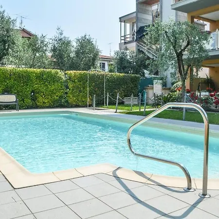 Comfortable Flat With Garden And Pool!