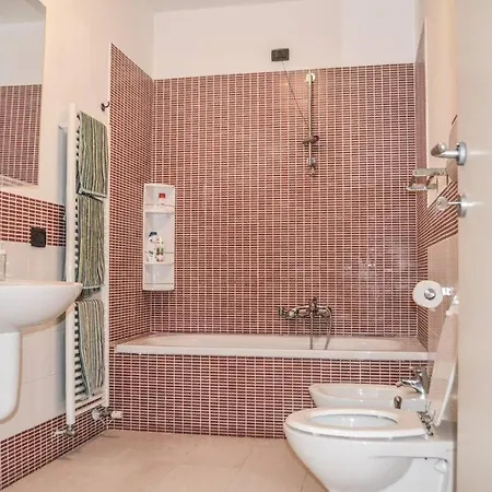 Lejlighed Comfortable Flat With Garden And Pool!