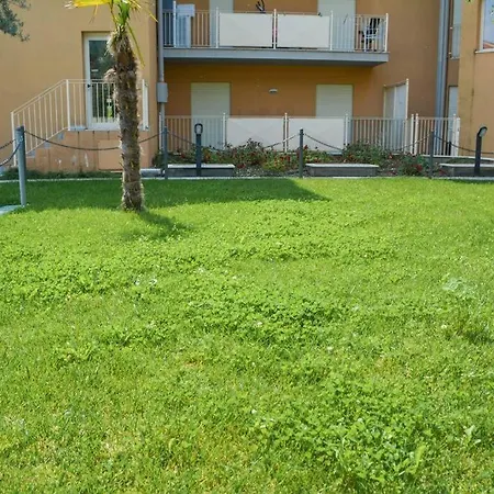 Comfortable Flat With Garden And Pool! Toscolano Maderno