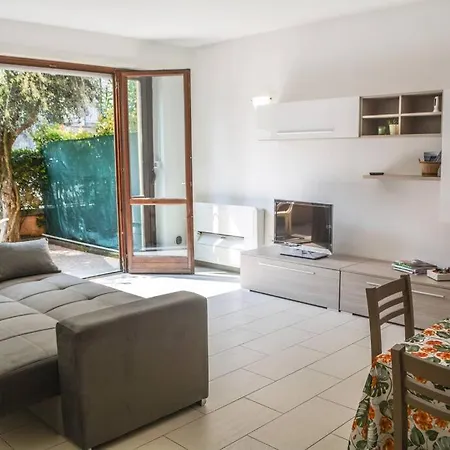 Comfortable Flat With Garden And Pool! Toscolano Maderno