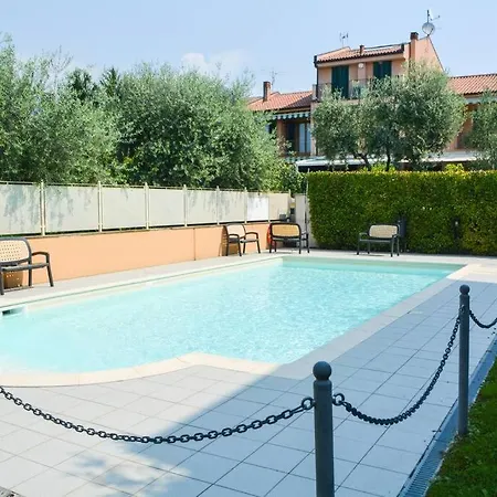 Comfortable Flat With Garden And Pool!